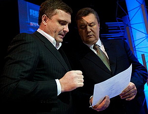 Fot. antikor.com.ua./Od lewej: Serhij Lowoczkin i Wiktor Janukowycz