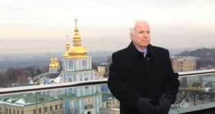 Джон Маккейн у Києві в грудні 2013 року. Фото: facebook.com/johnmccain