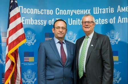 Олег Коземко й Ерні Трешер. Фото: centrenergo.com