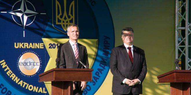 Єнс Столтенберг, Петро Порошенко. Фото: POLUKR.net / Андрій Поліковський