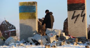 Знищений пам'ятник вбитим полякам у лютому 1944 року у тодішньому селі Гута-Пеняцька, Бродівський район, Львівщина, 10 січня 2017 року. Джерело: radiosvoboda.org