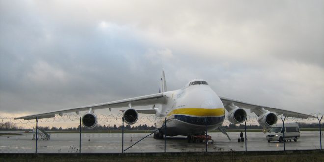 An-124 na warszawskim Lotnisku Okęcie / fot. polukr.net