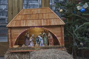 Шопка біля входу в головне управління СБУ