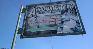 Реклама агротуристики в польському селі на Підкарпатті / Фото Ігоря Тимоця.