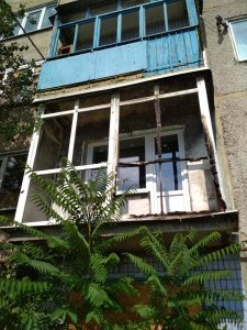 Спалена багатоповерхівка в східній частині Красногорівки. / Фото Ігоря Тимоця.
