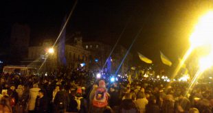 Początek protestów "Rewolucji Godności". Lwów, 22.11.2013r. Fot. polukr.net