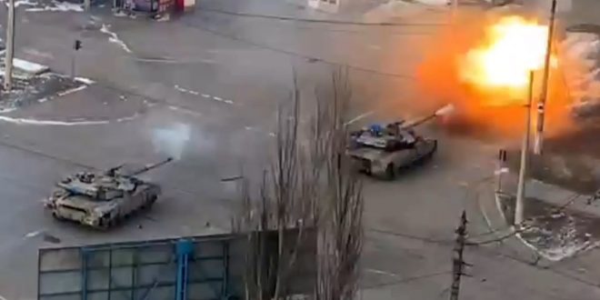 Ukraińskie czołgi w Mariupolu/ fot. twitter.com/polk_azov
