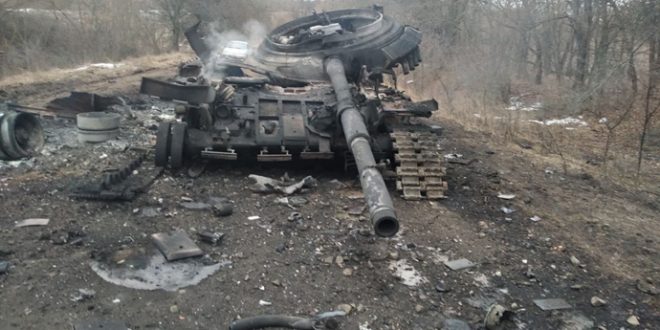 Zniszczony rosyjski czołg  T-80 w obwodzie sumskim /fot. mil.in.ua