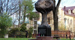 Пам'ятник жертвам депортації в Тернополі. Фото: freckle06.livejournal.com